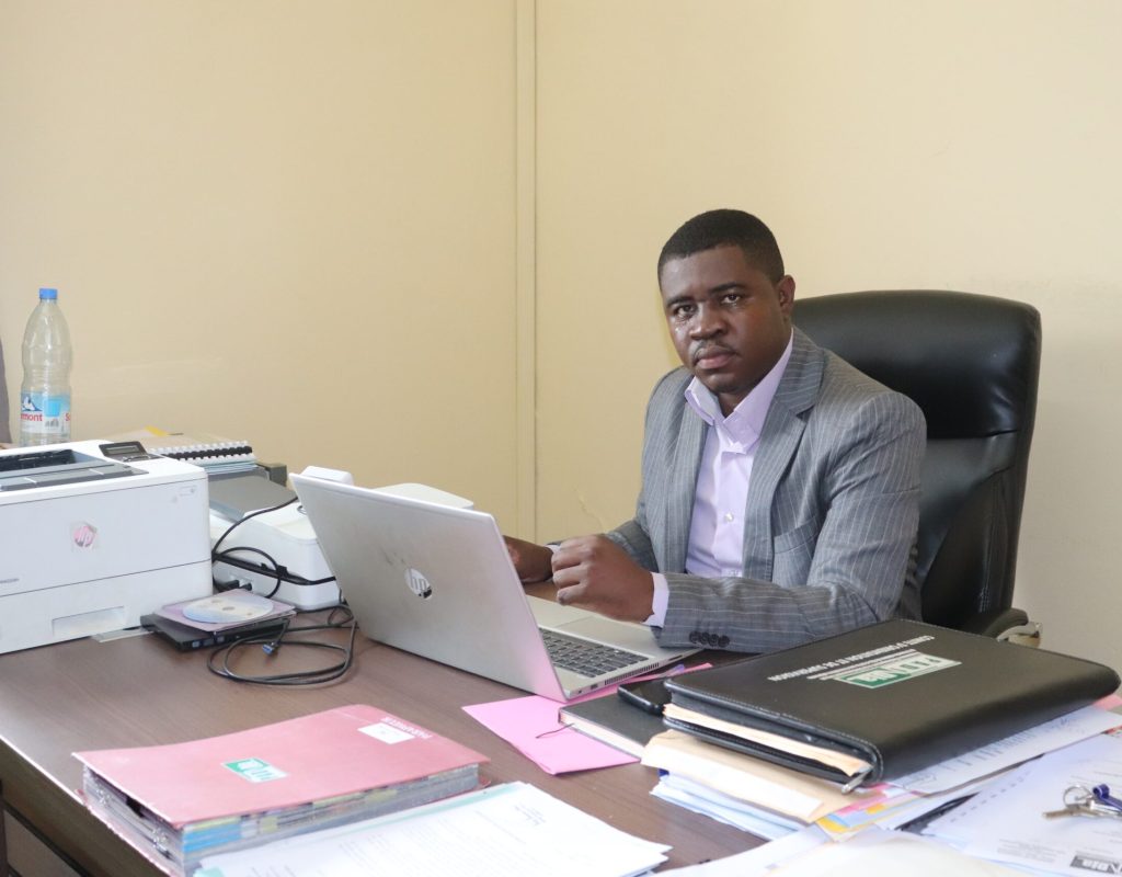 Abanda-Mbassi-Dieudonne-chef-du-departement-des-Infrastructures-socioeconomiques-min-scaled Abanda-Mbassi-Dieudonne-chef-du-departement-des-Infrastructures-socioeconomiques-min-scaled